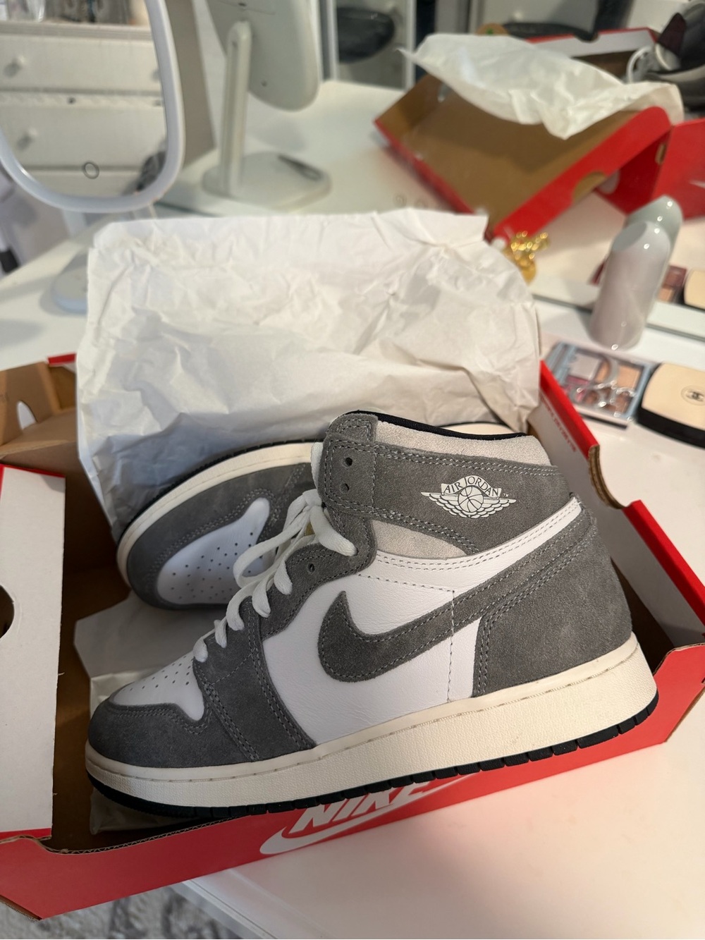 Nike Air Jordan 1 Mid — Grey and White Suede boys 6.5 m